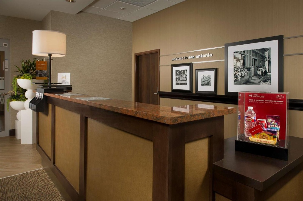 Hampton Inn By Hilton & Suites San Antonio-Downtown/Market Square